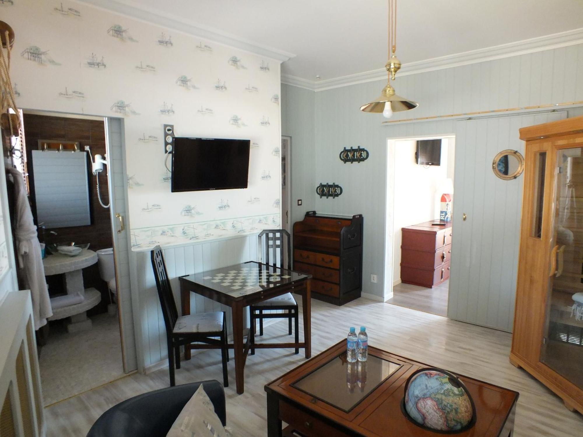 Hotel - Restaurant - Salon De The Le Beausejour Trégastel Rum bild